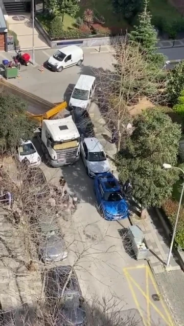 Kadıköy’de bıçak ve kemerli kavga kamerada
