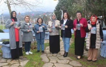 Kadın muhtar adayının azaları da kadınlardan oluşuyor
