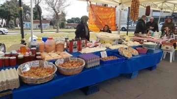 Kadınlar, depremzedeler için güçlerini birleştirdi
