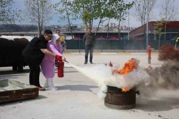 Kadınlar servis şoförü olabilmek için eğitime girdi
