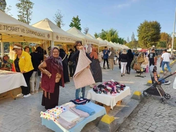 Kadınların el emeği sokağına yoğun ilgi
