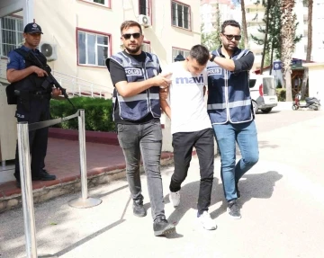 Kafede oturan genci küfrettiği için sırtından vurmuş
