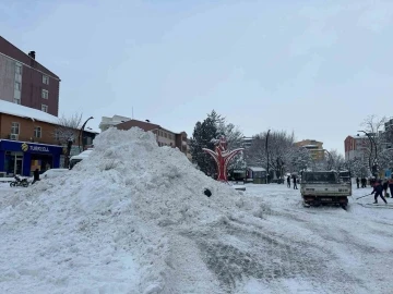 Kağızman güne karla uyandı
