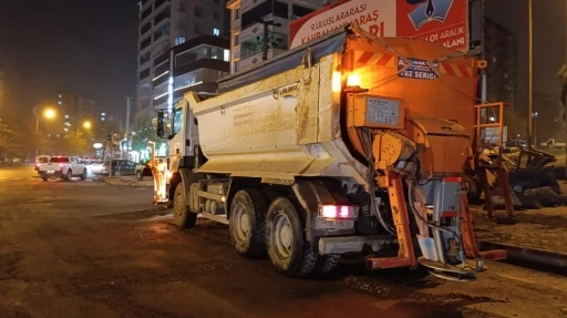 Kahramanmaraş büyükşehir belediyesinden gece mesaisi
