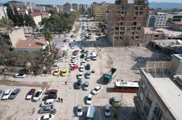 Kahramanmaraş’ta araç ve yaya trafiği artmaya başladı
