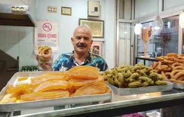 Kahramanmaraş’ta bir tatlıcı depremde 10 saat enkazda kaldı, şubeleri zarar gördü tatlı yapmaktan vazgeçmedi
