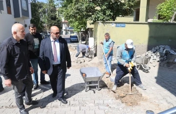 Kahramanmaraş’ta yıkım çalışmalarında hasar gören kaldırımlar yenileniyor
