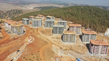 Kahramanmaraş'ta 9 bin 800 deprem konutu yıl sonunda teslim edilecek