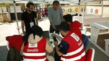 Kahramanmaraş'ta depremzede ailelere "Kızılay Esen Kart" dağıtımı