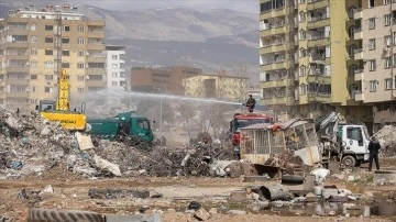 Kahramanmaraş'ta Ebrar Sitesi'nin enkazını kaldırma çalışmaları sürüyor