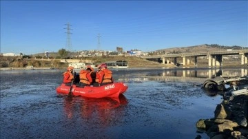 Kahramanmaraş'ta nehre düşen çocuğu arama çalışmaları sürüyor