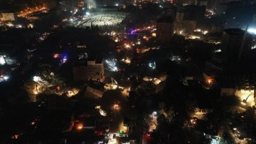 Kahramanmaraş'taki "can kurtarma" telaşı fotoğraf karesinde