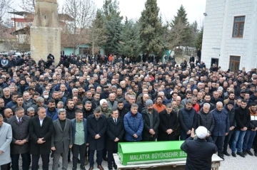 Kalp krizi geçiren Öğretmenevi Müdürü Bilim, dualarla son yolculuğuna uğurlandı