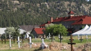 Kanada'daki bir yatılı kilise okulunun alanında 88 kayıtsız mezar bulundu