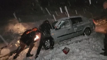 Kanala düşen araç için polis ve jandarma seferber oldu
