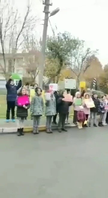 Kanser tedavisi gören öğretmene yürek ısıtan kutlama
