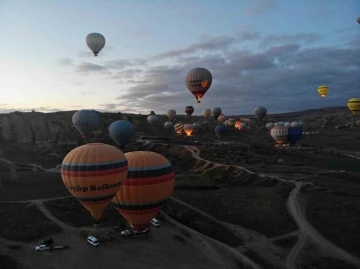 Kapadokya’da görsel şölen kaldığı yerden devam etti
