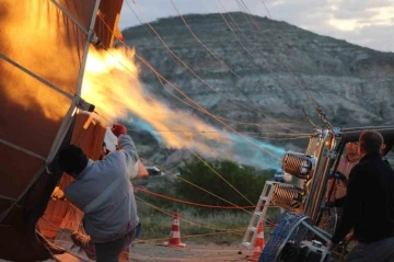 Kapadokya’da sıcak hava balonlarına yağmur engeli
