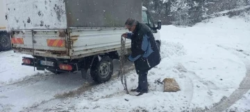 Kar kalınlığı 20 santimi buldu, ekipler durmadan çalışıyor
