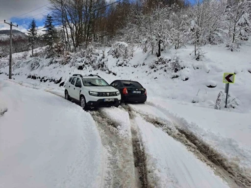 Kar sebebiyle kapanan grup yollarının tamamı açıldı
