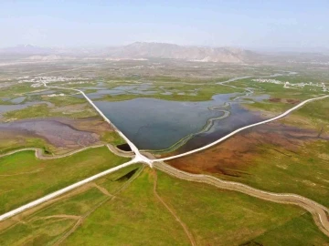 Kar suları eridi ovanın büyük bölümü sular altına kaldı
