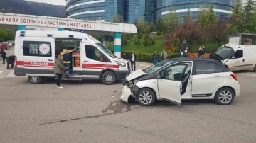 Karabük’te iki otomobil çarpıştı: 2 yaralı
