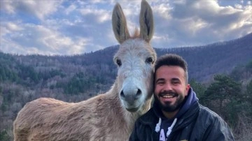 Karabük'te hayvancılıkla uğraşan gencin eşeği "Sakıb" ile dostluğu gülümsetiyor