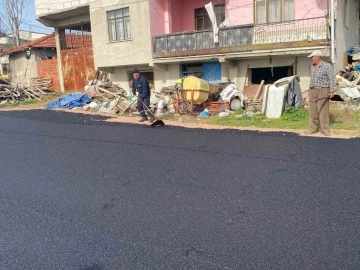 Karacabey’de mahalleler yeni asfalt ve parke taşlarıyla güzelleşiyor