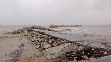 Karadeniz’e dökülen dereler denizin rengini değiştirdi
