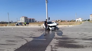 Karaman’da otomobiller çarpıştı: 2 yaralı
