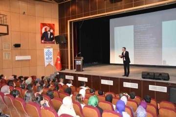 Karapınar’da &quot;Tercih Geleceğinizi Aydınlatır” konferansı
