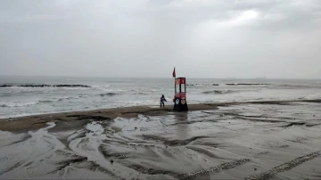 Karasu da sağanaktan nasibini aldı: Denize girişler yasaklandı
