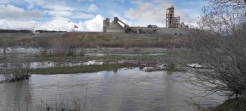 Karasu Nehri coştu
