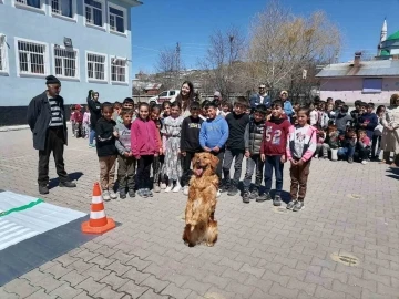 Karlıova’da öğrencilere trafik güvenliği eğitimi verildi
