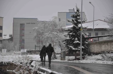 Kars baharda kışı yaşıyor
