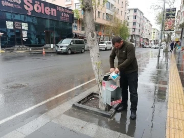 Kars Belediyesi 130 noktada sokak köpeklerinin beslenmesini sağlıyor
