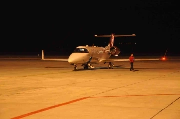 Kars’ta erken doğan bebek ambulans uçakla Van’a sevk edildi
