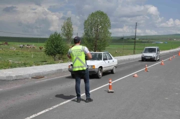 Kars’ta güvenlik ve trafik uygulamaları sürüyor
