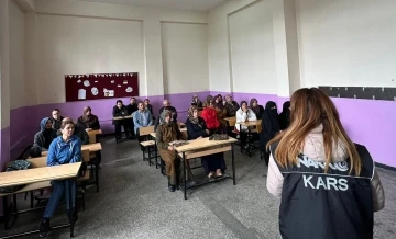 Kars’ta narkotik ekipleri anne ve anne adaylarını bilgilendirdi