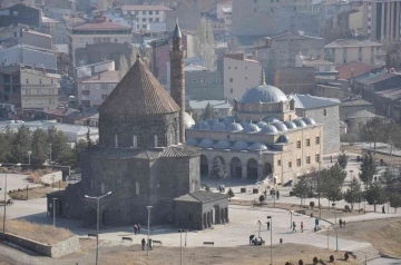 Kars Vadisi yerli ve yabancı turistlerden yoğun ilgi görüyor
