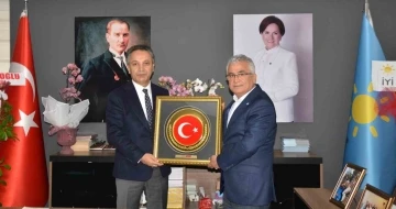 Karslıoğlu: “Belediye meclisinde ve milletvekilliğinde işin uzmanı temsilciler olmalıdır”
