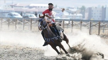 Kars'ta atlarla gösteri yapan ciritçiler yeni sezona hazırlanıyor