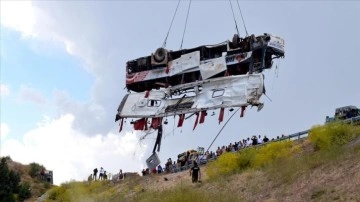 Bursa-Kars seferini yapan yolcu otobüsü kazasında ölenlerin sayısı 8'e yükseldi