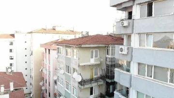 Kartal’da 6 katlı binada balkon çöktü
