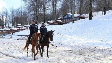 Kartepe'de atlı jandarma timleri göreve başladı