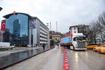 Kastamonu Belediyesi, Mobil Çocuk Tiyatro Tırını çadır kentlere gönderdi
