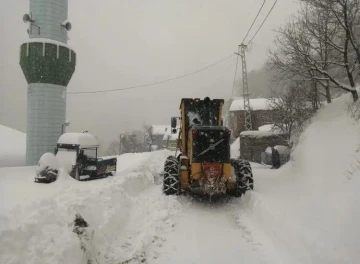 Kastamonu’da kar yağışı sebebiyle 480 köy yolu ulaşıma kapandı
