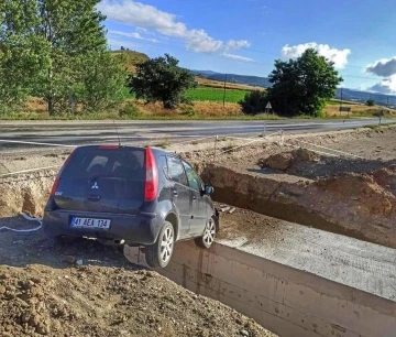 Kastamonu’da otomobil kanala düştü: 3 yaralı
