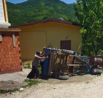 Kastamonu’da pat-pat devrildi: 2 yaralı
