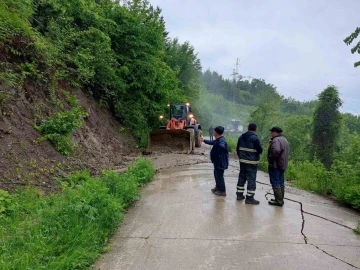 Kastamonu’da şiddetli sağanak 38 köye ulaşımı kapattı
